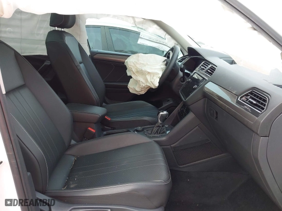 2022 Volkswagen Tiguan SE with VIN 3VV2B7AX5NM055508, listed as a IAAI auction lot 41179328 with 50,693 mi miles. Bid and sale history available at carsss.com. Image 5.