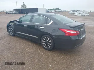 2017 Nissan Altima SR z VIN 1N4AL3AP4HC489298, wystawiony jako IAAI lot #42140956 z przebiegiem 96 126 mil mil oraz . Historia ofert i sprzedaży dostępna na DreamBid. Obrazek 3.