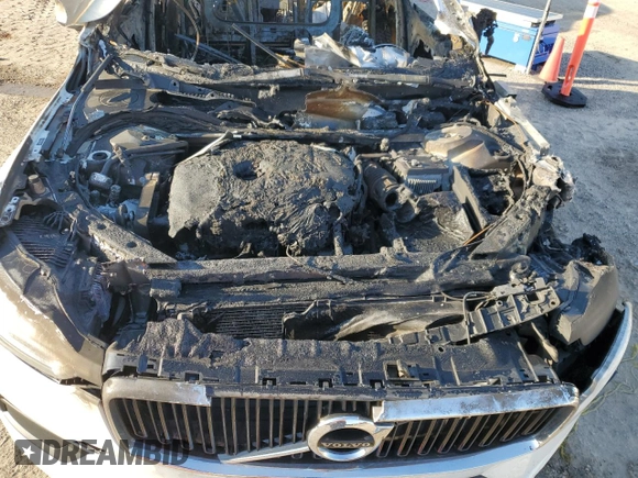2020 Volvo XC60 Momentum with VIN YV4A22RK1L1411028, listed as a Copart auction lot 48355295 with Not provided miles and Non repairable. Bid and sale history available at DreamBid. Image 12.