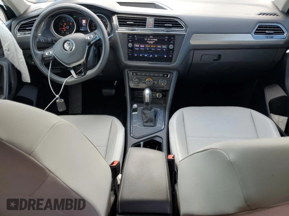 2021 Volkswagen Tiguan SE z VIN 3VV3B7AX6MM041166, wystawiony jako Copart lot #57769445 z przebiegiem 51 030 mil mil oraz Nie do naprawy • Non repairable. Historia ofert i sprzedaży dostępna na DreamBid. Obrazek 8.