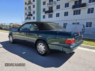 1994 Mercedes-Benz E Class with VIN WDBEA66EXRC118091, listed as a Copart auction lot 49828645 with 92,370 mi miles and Clean Title. Bid and sale history available at carsss.com. Image 3.