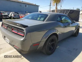 2018 Dodge Challenger z VIN 2C3CDZH90JH102960, wystawiony jako Copart lot #49121955 z przebiegiem 39 574 mil mil oraz Czysty tytuł • Clean title. Historia ofert i sprzedaży dostępna na DreamBid. Obrazek 4.