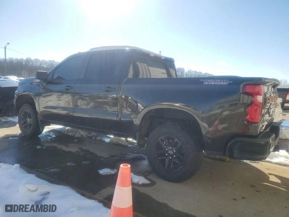 2019 Chevrolet Silverado 1500 Custom Trail Boss with VIN 1GCPYCEF6KZ328611, listed as a Copart auction lot 87818205 with 139,445 mi miles and Salvage Title. Bid and sale history available at carsss.com. Image 2.