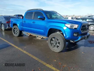 2017 Toyota Tacoma SR5 with VIN 3TMDZ5BN4HM017924, listed as a IAAI auction lot 41218786 with 87,038 mi miles. Bid and sale history available at carsss.com. Image 1.