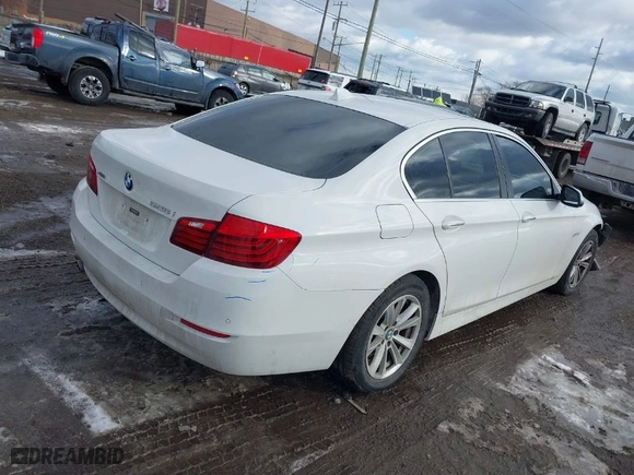 2015 BMW 5 Series 528i xDrive with VIN WBA5A7C52FD623251, listed as a IAAI auction lot 41441702 with 117,634 mi miles. Bid and sale history available at carsss.com. Image 4.
