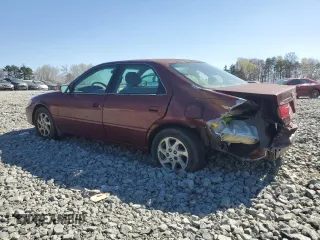 2000 Toyota Camry CE z VIN 4T1BG22K4YU645684, wystawiony jako Copart lot #50883715 z przebiegiem 263 664 mil mil oraz Szkoda całkowita • Salvage title. Historia ofert i sprzedaży dostępna na DreamBid. Obrazek 2.
