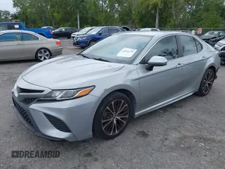 2019 Toyota Camry LE z VIN 4T1B11HK9KU708465, wystawiony jako IAAI lot #41921754 z przebiegiem 119 106 mil mil oraz . Historia ofert i sprzedaży dostępna na DreamBid. Obrazek 2.