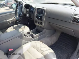 2004 Ford Explorer XLT z VIN 1FMZU73K04UA87586, wystawiony jako IAAI lot #42576434 z przebiegiem Nie podano mil oraz . Historia ofert i sprzedaży dostępna na DreamBid. Obrazek 5.
