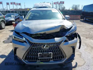 2025 Lexus NX 350 z VIN 2T2AGCEZ6SC070955, wystawiony jako IAAI lot #41821895 z przebiegiem 8 632 mil mil oraz . Historia ofert i sprzedaży dostępna na DreamBid. Obrazek 12.