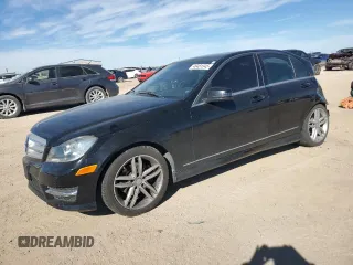 2013 Mercedes-Benz C 250 Sport z VIN WDDGF4HB4DA823093, wystawiony jako Copart lot #46481345 z przebiegiem 83 221 mil mil oraz Szkoda całkowita • Salvage title. Historia ofert i sprzedaży dostępna na DreamBid. Obrazek 1.