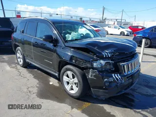 2016 Jeep Compass Latitude with VIN 1C4NJCEB2GD628384, listed as a IAAI auction lot 41752694 with 122,589 mi miles. Bid and sale history available at carsss.com. Image 1.