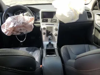 2017 Volvo XC60 Dynamic с VIN YV449MRR6H2002302, выставлен на аукционе Copart как лот 52805655 с пробегом 36 579 миль миль и Списание • Salvage title. История ставок и продаж доступна на DreamBid. Изображение 8.