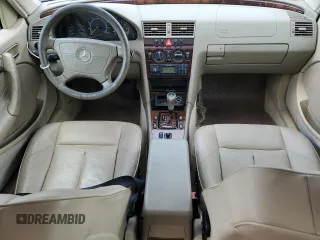 2000 Mercedes-Benz C 230 Kompressor с VIN WDBHA24G9YA806300, выставлен на аукционе Copart как лот 61999505 с пробегом 113 036 миль миль и Списание • Salvage title. История ставок и продаж доступна на DreamBid. Изображение 8.