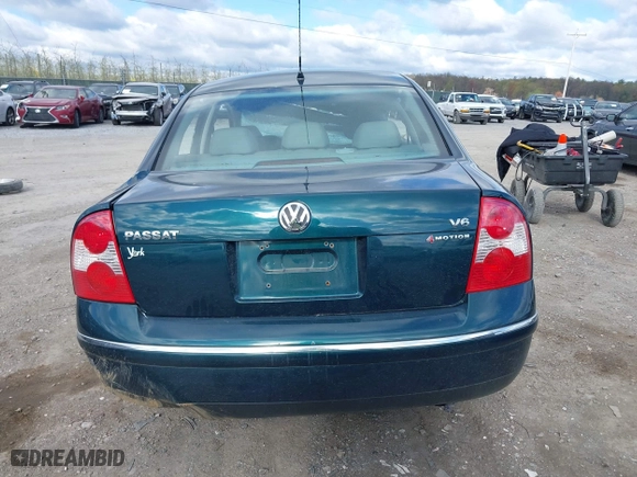 2001 Volkswagen Passat GLX with VIN WVWTH63B51E124484, listed as a IAAI auction lot 42043719 with 42,585 mi miles. Bid and sale history available at carsss.com. Image 16.