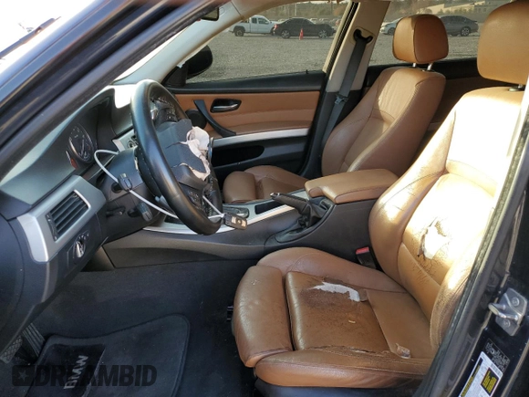 2009 BMW 3 Series 328i z VIN WBAPH77559NM47762, wystawiony jako Copart lot #85077774 z przebiegiem 215 502 mil mil oraz Szkoda całkowita • Salvage title. Historia ofert i sprzedaży dostępna na DreamBid. Obrazek 7.