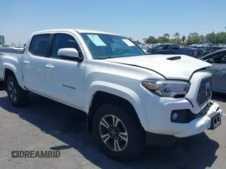 2019 Toyota Tacoma SR5 z VIN 3TMAZ5CN8KM105691, wystawiony jako IAAI lot #42395779 z przebiegiem 51 723 mil mil oraz . Historia ofert i sprzedaży dostępna na DreamBid. Obrazek 1.