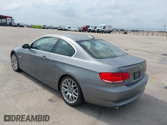 2009 BMW 3 Series 328i xDrive z VIN WBAWV53549PF95715, wystawiony jako IAAI lot #42296949 z przebiegiem 182 003 mil mil oraz . Historia ofert i sprzedaży dostępna na DreamBid. Obrazek 3.