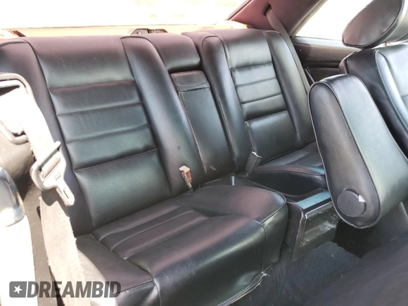 1988 Mercedes-Benz 560 z VIN WDBCA45D3JA417782, wystawiony jako Copart lot #57804865 z przebiegiem 148 888 mil mil oraz Czysty tytuł • Clean title. Historia ofert i sprzedaży dostępna na DreamBid. Obrazek 10.
