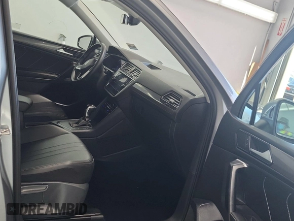 2024 Volkswagen Tiguan SE with VIN 3VV3B7AX5RM107374, listed as a IAAI auction lot 42845196 with 24,195 mi miles and . Bid and sale history available at DreamBid. Image 41.