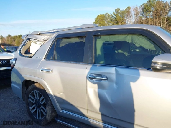 2018 Toyota 4Runner SR5 with VIN JTEBU5JRXJ5496948, listed as a IAAI auction lot 41478609 with 109,796 mi miles. Bid and sale history available at carsss.com. Image 20.