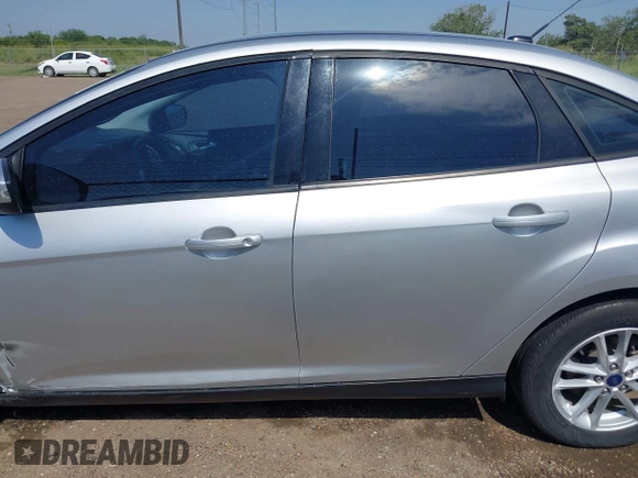 2018 Ford Focus SE z VIN 1FADP3FE0JL321530, wystawiony jako IAAI lot #42275532 z przebiegiem 65 412 mil mil oraz . Historia ofert i sprzedaży dostępna na DreamBid. Obrazek 14.