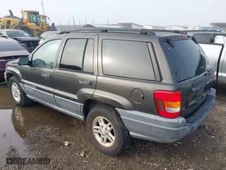 2004 Jeep Grand Cherokee Laredo with VIN 1J4GX48N74C385749, listed as a IAAI auction lot 41877421 with 141,255 mi miles. Bid and sale history available at carsss.com. Image 3.