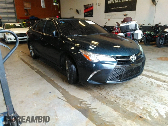2015 Toyota Camry XLE with VIN 4T1BF1FK1FU072635, listed as a IAAI auction lot 42145826 with 101,633 mi miles. Bid and sale history available at carsss.com. Image 1.