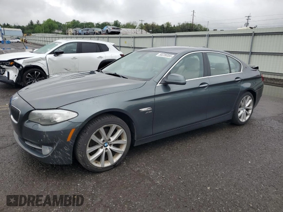 2012 BMW 5 Series 528i xDrive z VIN WBAXH5C56CDW06599, wystawiony jako Copart lot #55239355 z przebiegiem 129 520 mil mil oraz Szkoda całkowita • Salvage title. Historia ofert i sprzedaży dostępna na DreamBid. Obrazek 1.