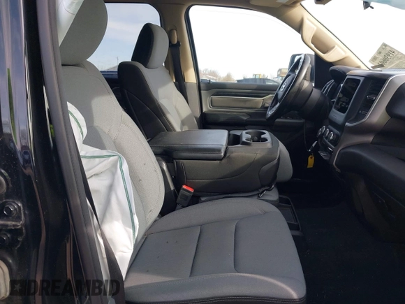2019 Ram 1500 Big Horn z VIN 1C6SRFFT7KN658334, wystawiony jako IAAI lot #41930603 z przebiegiem 84 124 mil mil oraz . Historia ofert i sprzedaży dostępna na DreamBid. Obrazek 5.