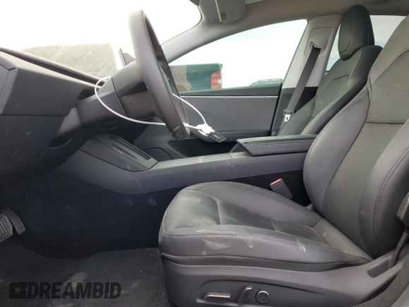 2024 Tesla Model 3 z VIN 5YJ3E1EA5RF741944, wystawiony jako Copart lot #45755205 z przebiegiem Nie podano mil oraz Szkody całkowita. Historia ofert i sprzedaży dostępna na DreamBid. Obrazek 7.
