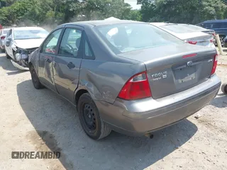 2005 Ford Focus S с VIN 1FAFP34N35W180596, выставлен на аукционе IAAI как лот 42569508 с пробегом 176 810 миль миль и . История ставок и продаж доступна на DreamBid. Изображение 3.