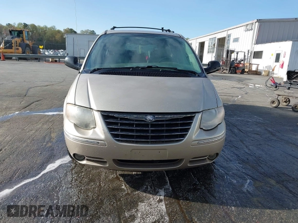 2005 Chrysler Town & Country Touring with VIN 2C4GP54L15R131849, listed as a IAAI auction lot 41933389 with 276,344 mi miles. Bid and sale history available at carsss.com. Image 12.