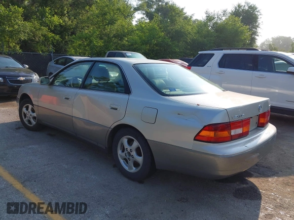 1997 Lexus ES 300 z VIN JT8BF22G7V0016733, wystawiony jako IAAI lot #42429677 z przebiegiem 204 315 mil mil oraz . Historia ofert i sprzedaży dostępna na DreamBid. Obrazek 3.