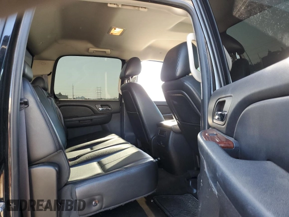 2013 GMC Sierra 2500HD SLT z VIN 1GT121C89DF194827, wystawiony jako Copart lot #57118415 z przebiegiem 104 669 mil mil oraz Szkoda całkowita • Salvage title. Historia ofert i sprzedaży dostępna na DreamBid. Obrazek 10.
