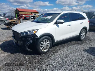 2016 Kia Sorento LX z VIN 5XYPGDA55GG179314, wystawiony jako IAAI lot #42026486 z przebiegiem 116 774 mil mil oraz . Historia ofert i sprzedaży dostępna na DreamBid. Obrazek 18.