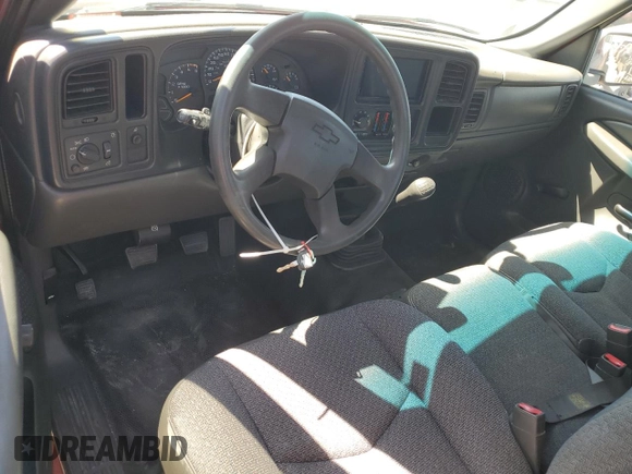2005 Chevrolet Silverado 1500 Work Truck z VIN 1GCEC14X35Z186727, wystawiony jako Copart lot #49277275 z przebiegiem 141 441 mil mil oraz Czysty tytuł • Clean title. Historia ofert i sprzedaży dostępna na DreamBid. Obrazek 8.