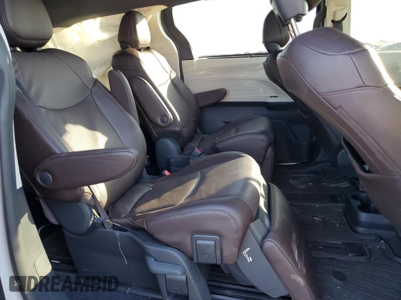 2024 Toyota Sienna Platinum z VIN 5TDESKFC8RS128364, wystawiony jako Copart lot #77888984 z przebiegiem 10 929 mil mil oraz Szkoda całkowita • Salvage title. Historia ofert i sprzedaży dostępna na DreamBid. Obrazek 11.