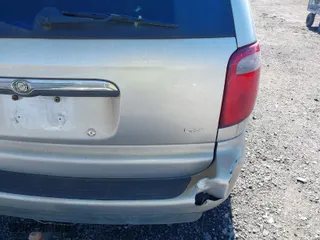 2005 Chrysler Town & Country LX with VIN 2C4GP44R55R228020, listed as a IAAI auction lot 41684981 with 146,255 mi miles. Bid and sale history available at carsss.com. Image 20.