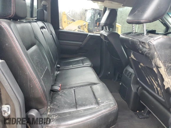 2011 Nissan Titan Pro-4X z VIN 1N6BA0EC2BN325891, wystawiony jako Copart lot #43241505 z przebiegiem Nie podano mil oraz Szkoda całkowita • Salvage title. Historia ofert i sprzedaży dostępna na DreamBid. Obrazek 11.
