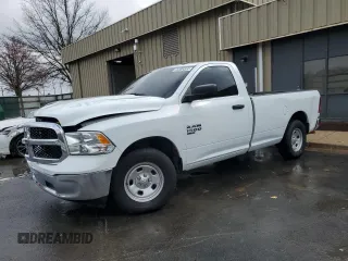 2022 Ram 1500 Tradesman z VIN 3C6JR6DG8NG337031, wystawiony jako Copart lot #50012495 z przebiegiem 10 474 mil mil oraz Czysty tytuł • Clean title. Historia ofert i sprzedaży dostępna na DreamBid. Obrazek 1.