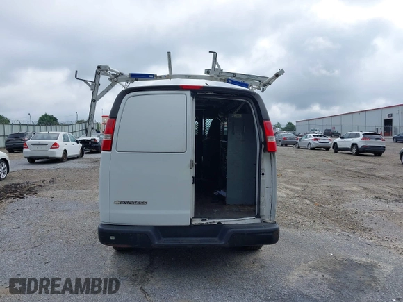 2017 Chevrolet Express Cargo with VIN 1GCWGAFF4H1102432, listed as a IAAI auction lot 42458698 with 282,698 mi miles and . Bid and sale history available at DreamBid. Image 17.