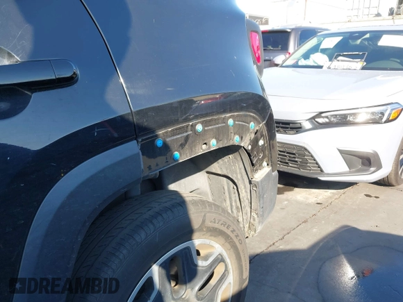 2017 Jeep Renegade Deserthawk z VIN ZACCJBCB4HPF18220, wystawiony jako IAAI lot #41719737 z przebiegiem 87 332 mil mil oraz . Historia ofert i sprzedaży dostępna na DreamBid. Obrazek 19.