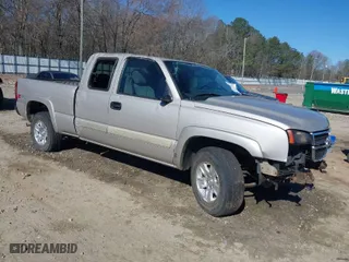 2006 Chevrolet Silverado 1500 LT1 with VIN 1GCEK19B26Z142025, listed as a IAAI auction lot 41820688 with 257,770 mi miles. Bid and sale history available at carsss.com. Image 1.