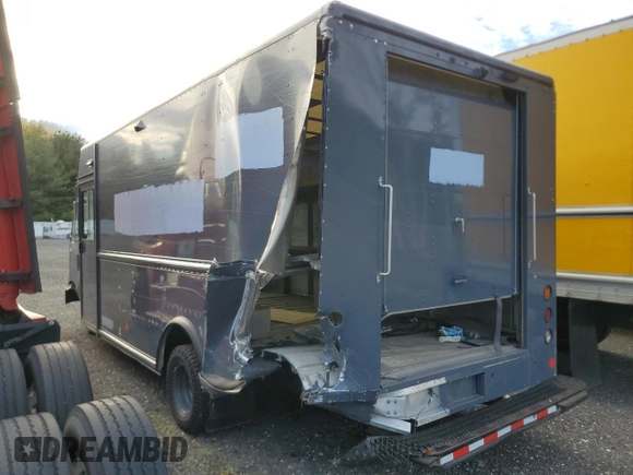 2019 Ford E-Series Commercial z VIN 1FC3E4K66KDC51737, wystawiony jako Copart lot #72650054 z przebiegiem 52 965 mil mil oraz Szkody całkowita. Historia ofert i sprzedaży dostępna na DreamBid. Obrazek 3.
