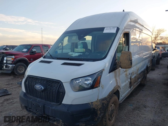 2023 Ford Transit Cargo z VIN 1FTBR3X89PKA82787, wystawiony jako IAAI lot #41330722 z przebiegiem 76 536 mil mil oraz . Historia ofert i sprzedaży dostępna na DreamBid. Obrazek 2.