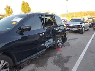 2019 Nissan Pathfinder SV with VIN 5N1DR2MM0KC623731, listed as a IAAI auction lot 40890326 with 110,608 mi miles. Bid and sale history available at carsss.com. Image 6.