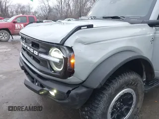 2023 Ford Bronco z VIN 1FMEE5DP3PLB33884, wystawiony jako IAAI lot #41202669 z przebiegiem 58 749 mil mil oraz . Historia ofert i sprzedaży dostępna na DreamBid. Obrazek 6.