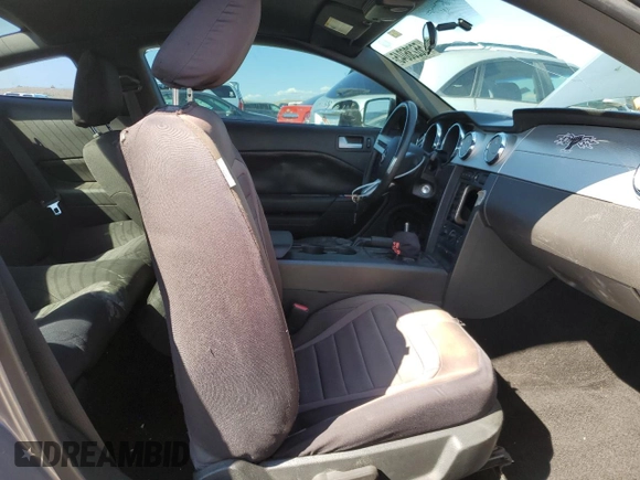 2007 Ford Mustang Deluxe z VIN 1ZVFT80NX75222261, wystawiony jako Copart lot #56236045 z przebiegiem 113 714 mil mil oraz Szkoda całkowita • Salvage title. Historia ofert i sprzedaży dostępna na DreamBid. Obrazek 10.