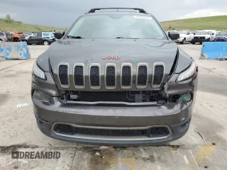 2016 Jeep Cherokee Latitude z VIN 1C4PJMCSXGW321339, wystawiony jako Copart lot #59955005 z przebiegiem 136 027 mil mil oraz Szkoda całkowita • Salvage title. Historia ofert i sprzedaży dostępna na DreamBid. Obrazek 5.