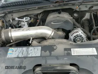 2003 Chevrolet Silverado 2500HD z VIN 1GCHK29U43E218321, wystawiony jako IAAI lot #41527381 z przebiegiem 290 321 mil mil oraz . Historia ofert i sprzedaży dostępna na DreamBid. Obrazek 19.